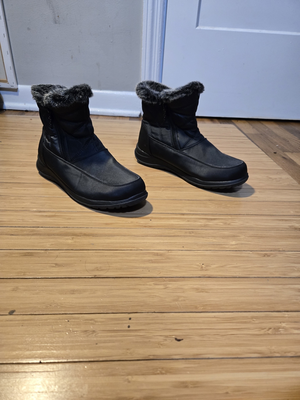 totes Black Faux-Fur Trim Winter Ankle Boots